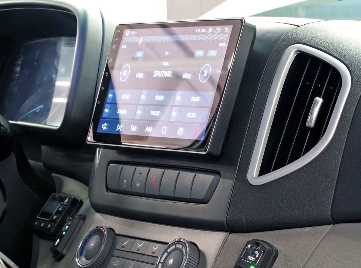 kypit_ramka-incar-run-fc678-s-2din-na-9-dyuymov
