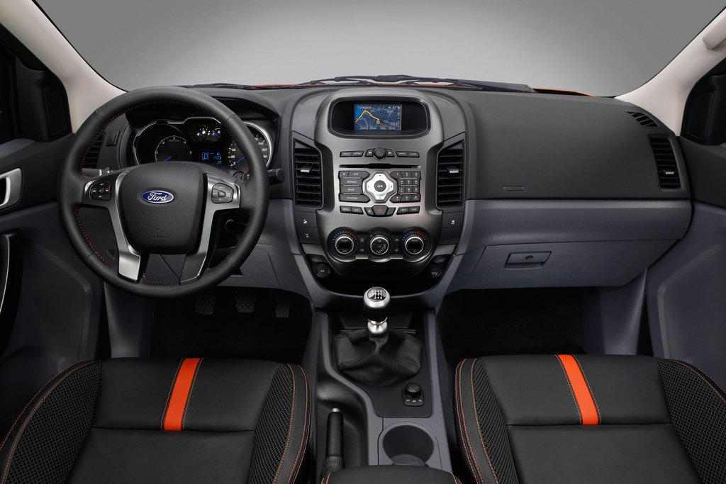 kypit_ramka-2-din-intro-incar-rmz-n27bl-ford-ranger-2011-2015