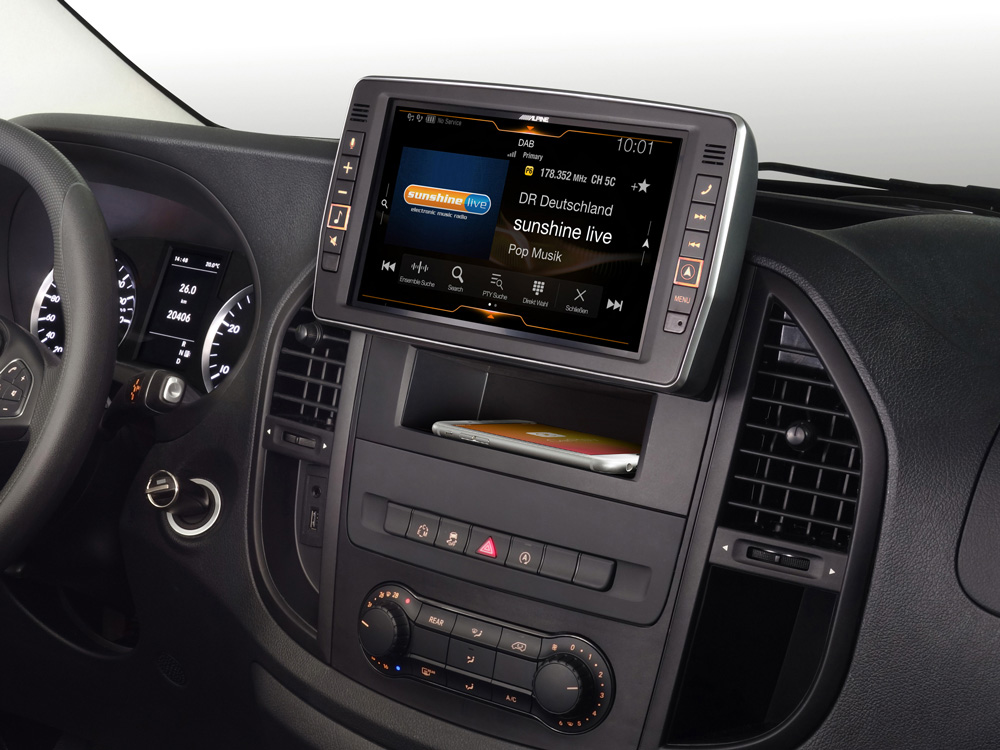 kypit_besprovodnaya-zaryadka-alpine-kce-3qi