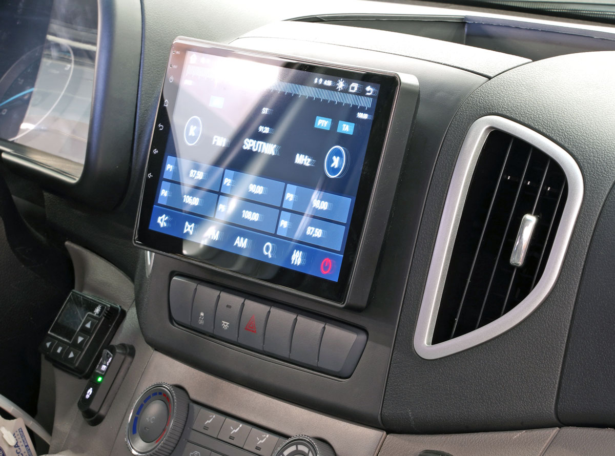 kypit_ramka-incar-run-fc678-s-2din-na-9-dyuymov